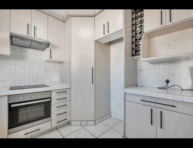 2 BEDROOM APARTMENT FOR SALE IN WINDSOR EAST